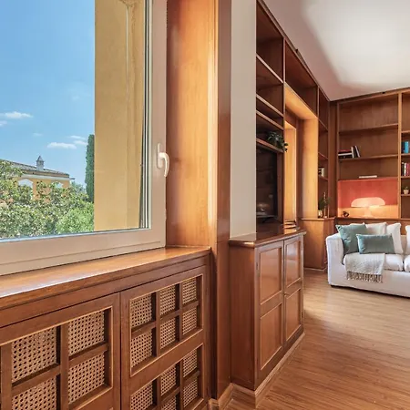 Minerva - Elegant New Classic Close To Vatican