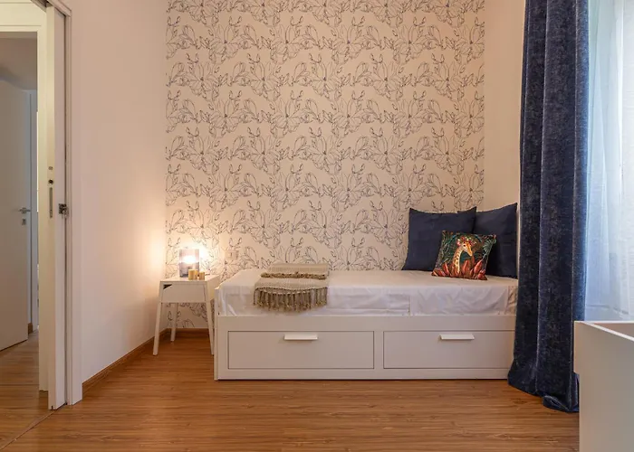 Minerva - Elegant New Classic Close To Vatican